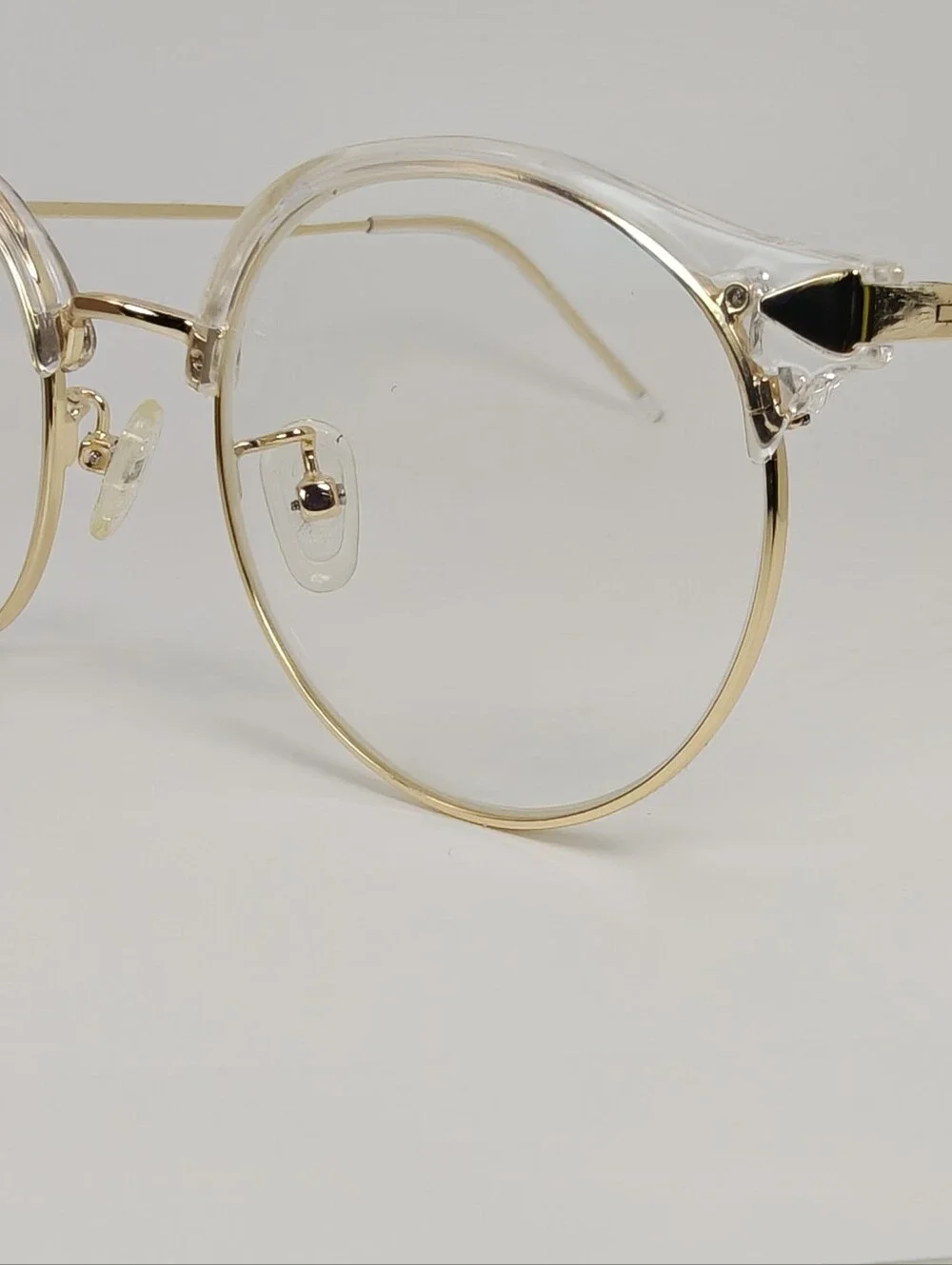 Moon River. Elegant. Round Gold Metal Frame Glasses. Details.